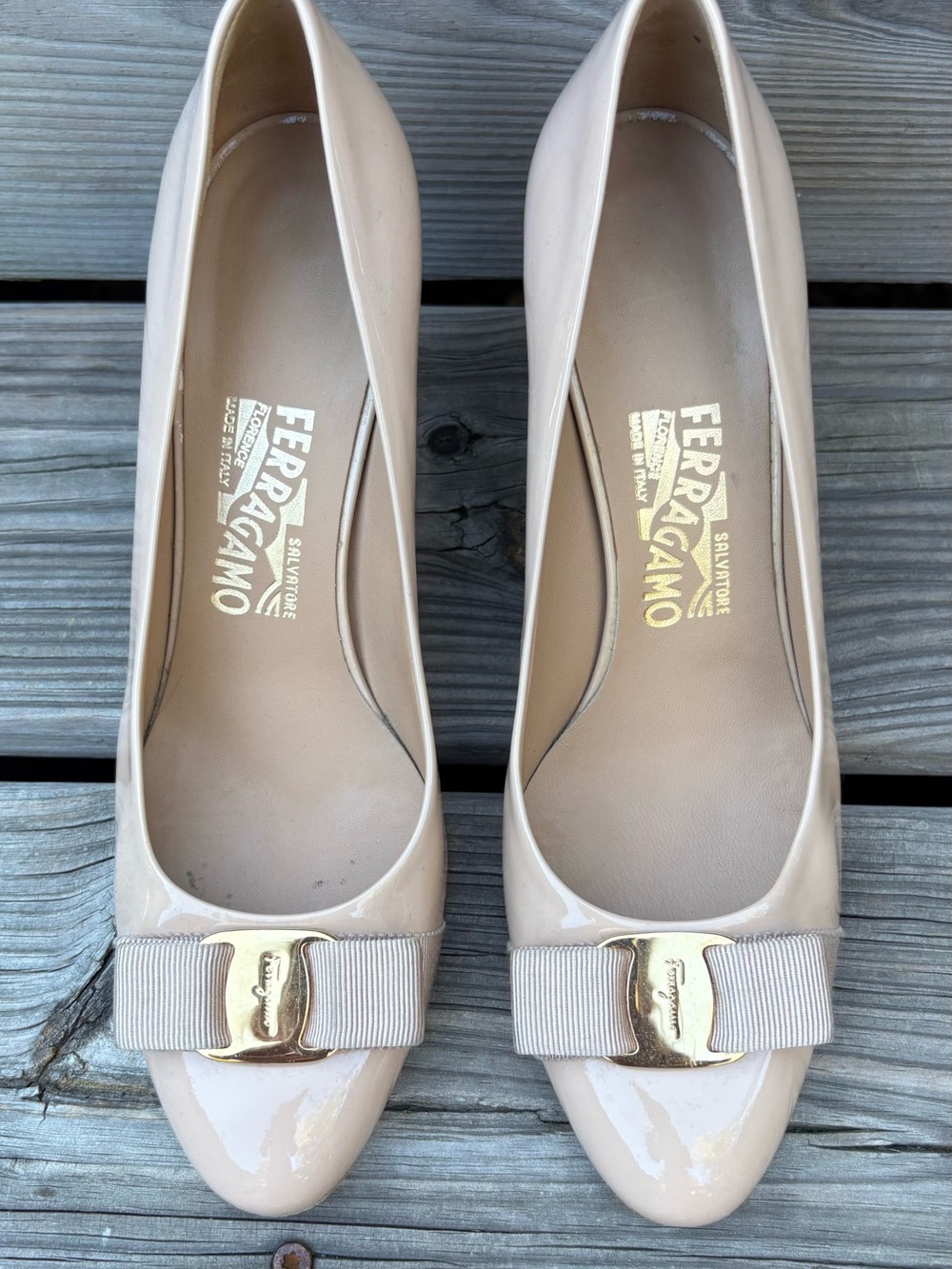 Salvatore Ferragamo Bow Vara Pumps Beige/Cream Patent Leather Women Heels 8.5